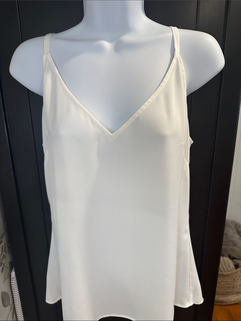 White House Black  Market, spaghetti strap, tank top, V-neck in front and back S